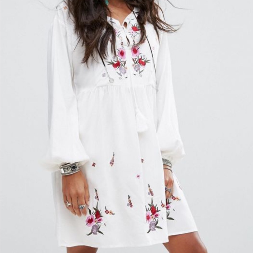 Boohoo embroidered floral white mini dress size 6